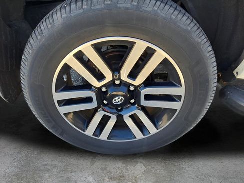 Used 2014 Toyota 4Runner SR5 AWD/4WD image 17