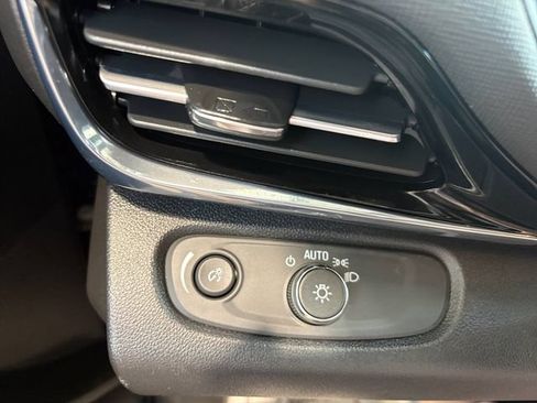 Used 2025 Buick Envista Sport Touring w/ Experience Buick Package FWD image 18