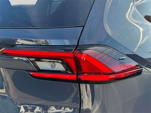 Used 2026 Toyota Grand Highlander XLE image 11