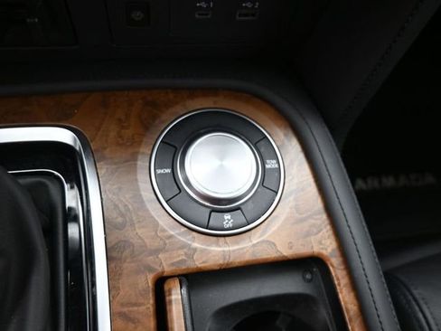Used 2024 Nissan Armada SL w/ Captain's Chairs Package RWD image 27