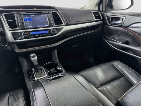 Used 2018 Toyota Highlander XLE AWD/4WD image 29