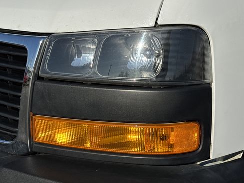 Used 2022 GMC Savana 2500 image 6