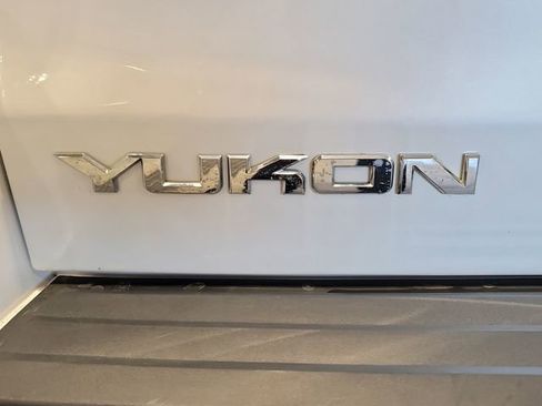 Used 2018 GMC Yukon SLT w/ Open Road Package AWD/4WD image 10