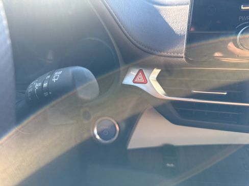 Used 2024 Toyota Sienna Platinum image 10