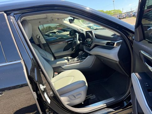 Used 2021 Toyota Highlander Platinum AWD/4WD image 12