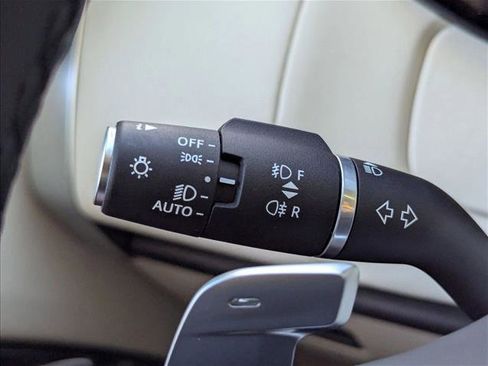 Certified 2023 Land Rover Range Rover SE image 13