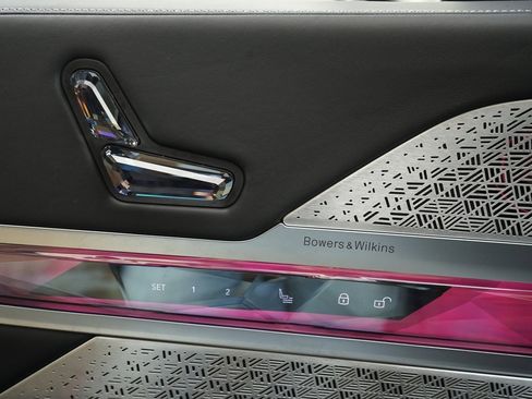 Used 2023 BMW 760i xDrive image 31