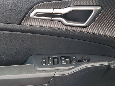 Used 2024 Kia Sportage LX image 12