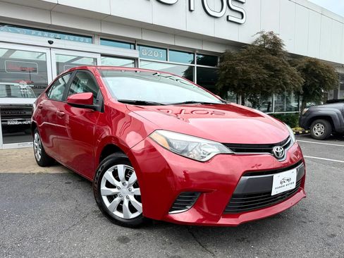 Used 2015 Toyota Corolla LE FWD image 1