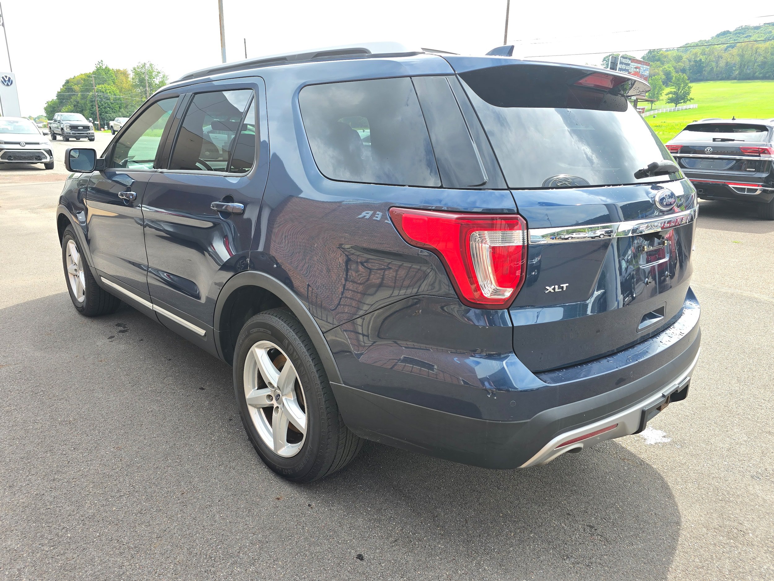 Used 2016 Ford Explorer XLT w/ Equipment Group 201A AWD/4WD image 5