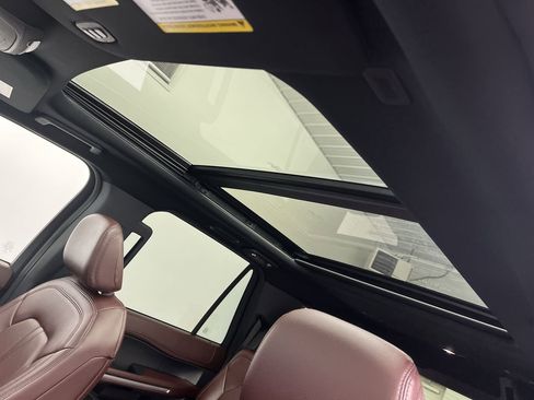 Used 2022 Ford Expedition Limited image 7
