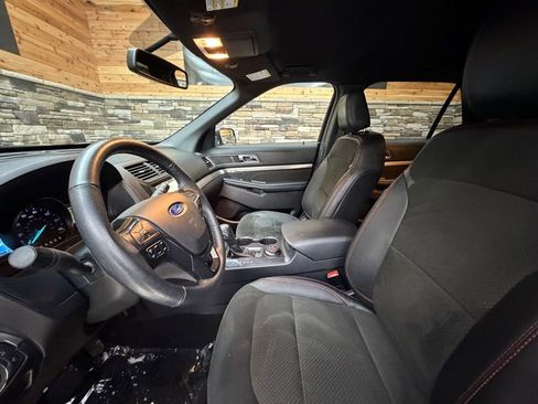 Used 2018 Ford Explorer XLT w/ Equipment Group 202A image 11