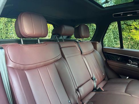 Used 2025 Land Rover Range Rover SE image 10