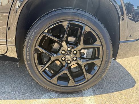 Certified 2025 Chevrolet Traverse RS w/ LPO, Floor Liner Package AWD/4WD image 16