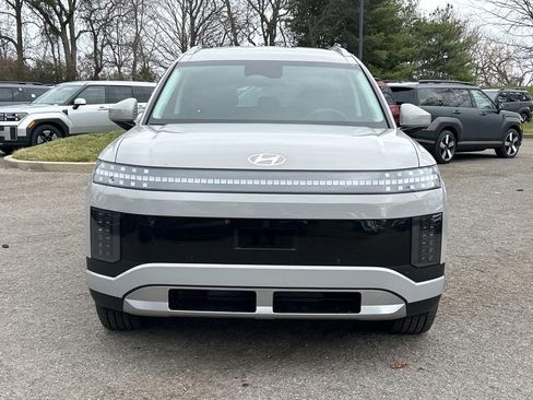 New 2026 Hyundai Ioniq 9 SE image 2