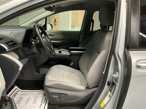 Used 2021 Toyota Sienna LE image 10