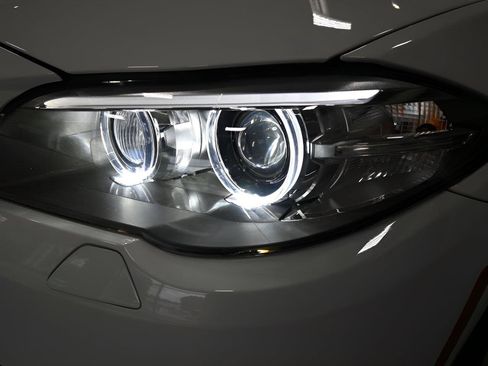 Used 2015 BMW 528i xDrive Sedan AWD/4WD image 32