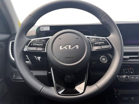 New 2025 Kia Seltos S image 12