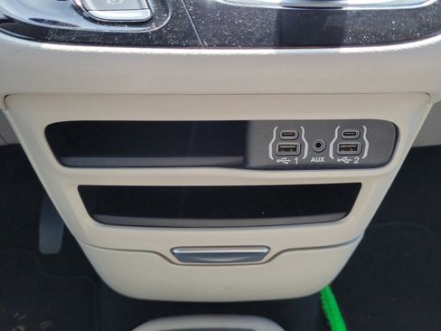 Used 2023 Chrysler Pacifica Touring-L FWD image 28