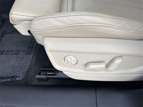 Used 2024 Audi Q5 e Premium Plus image 12