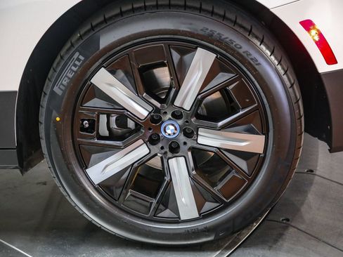 Used 2024 BMW iX xDrive50 w/ Premium Package AWD/4WD image 11