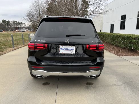 Used 2024 Mercedes-Benz GLB 250 4MATIC image 8
