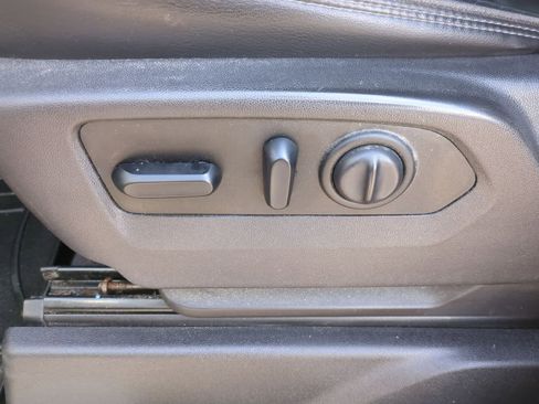 Used 2019 Chevrolet Silverado 1500 High Country w/ Z71 Off-Road Package image 17