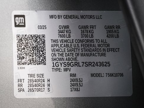 Used 2025 Cadillac Escalade Sport Platinum w/ LPO, ONYX Package image 41