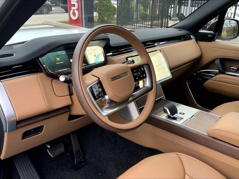 New 2026 Land Rover Range Rover Long Wheelbase SE image 8