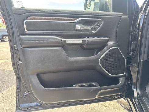 Used 2019 RAM 1500 Laramie AWD/4WD image 13