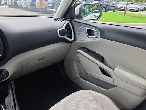 Certified 2025 Kia Soul LX w/ LX Technology Package FWD image 9