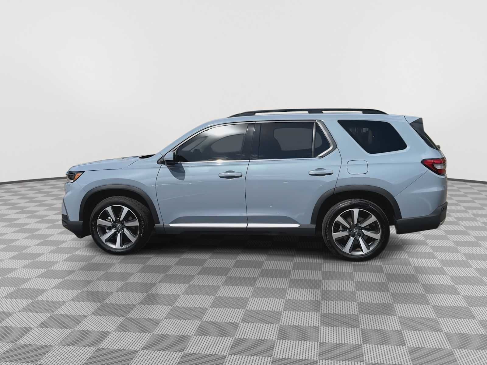 Certified 2024 Honda Pilot Touring image 5