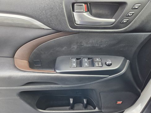 Used 2018 Toyota Highlander Limited Platinum w/ Protection Package #3 image 31
