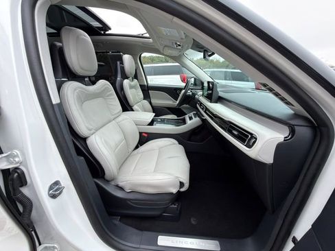 Used 2025 Lincoln Aviator Reserve w/ Equipment Group 201A image 9