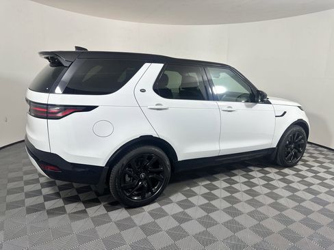 New 2025 Land Rover Discovery Dynamic SE image 18