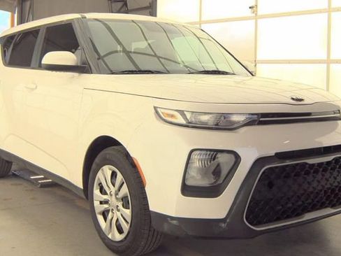 Used 2021 Kia Soul LX image 4