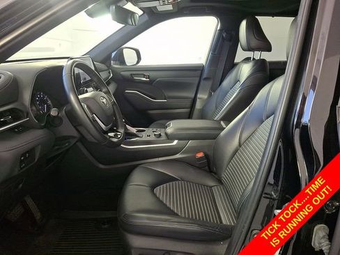 Used 2023 Toyota Highlander XSE AWD/4WD image 16