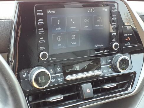 Used 2020 Toyota Highlander XLE AWD/4WD image 26