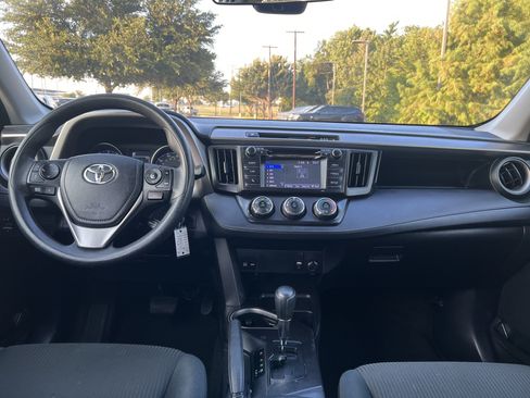 Used 2018 Toyota RAV4 LE FWD image 23