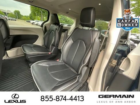 Used 2022 Chrysler Pacifica Limited FWD image 13