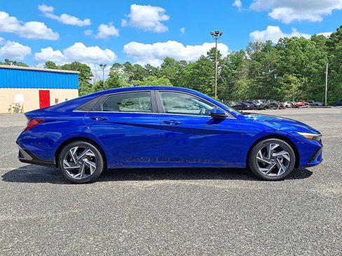 Certified 2025 Hyundai Elantra SEL FWD image 32