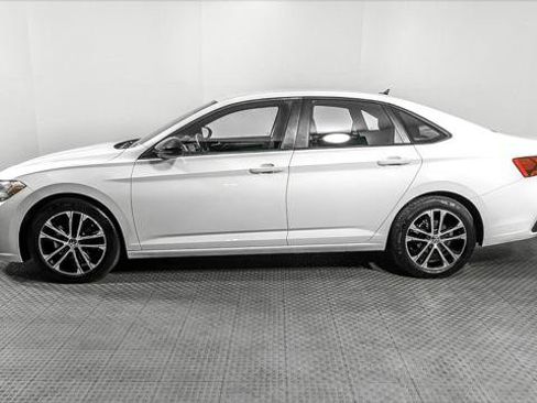 Used 2024 Volkswagen Jetta Sport FWD image 3