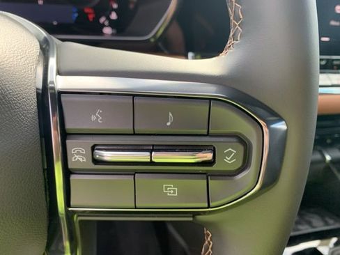 New 2025 GMC Canyon AT4 w/ Nightfall Edition image 17