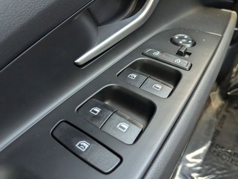 Certified 2025 Hyundai Elantra SEL image 17