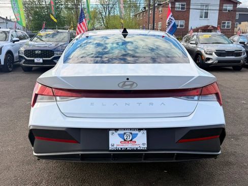 Used 2024 Hyundai Elantra SEL FWD image 6