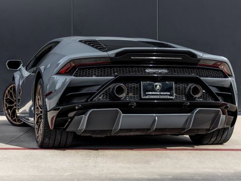 Used 2021 Lamborghini Huracan EVO image 6