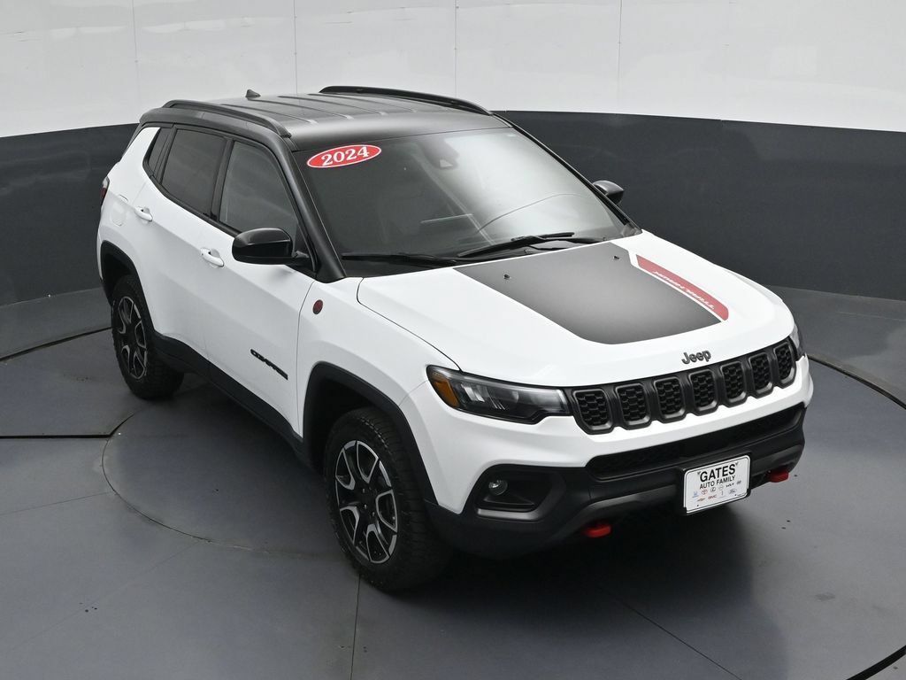 Used 2024 Jeep Compass Trailhawk AWD/4WD image 45