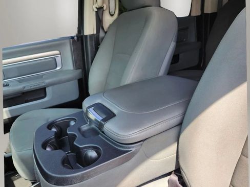 Used 2018 RAM 1500 Classic SLT AWD/4WD image 15