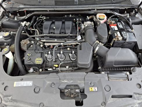 Used 2018 Ford Taurus Limited image 28