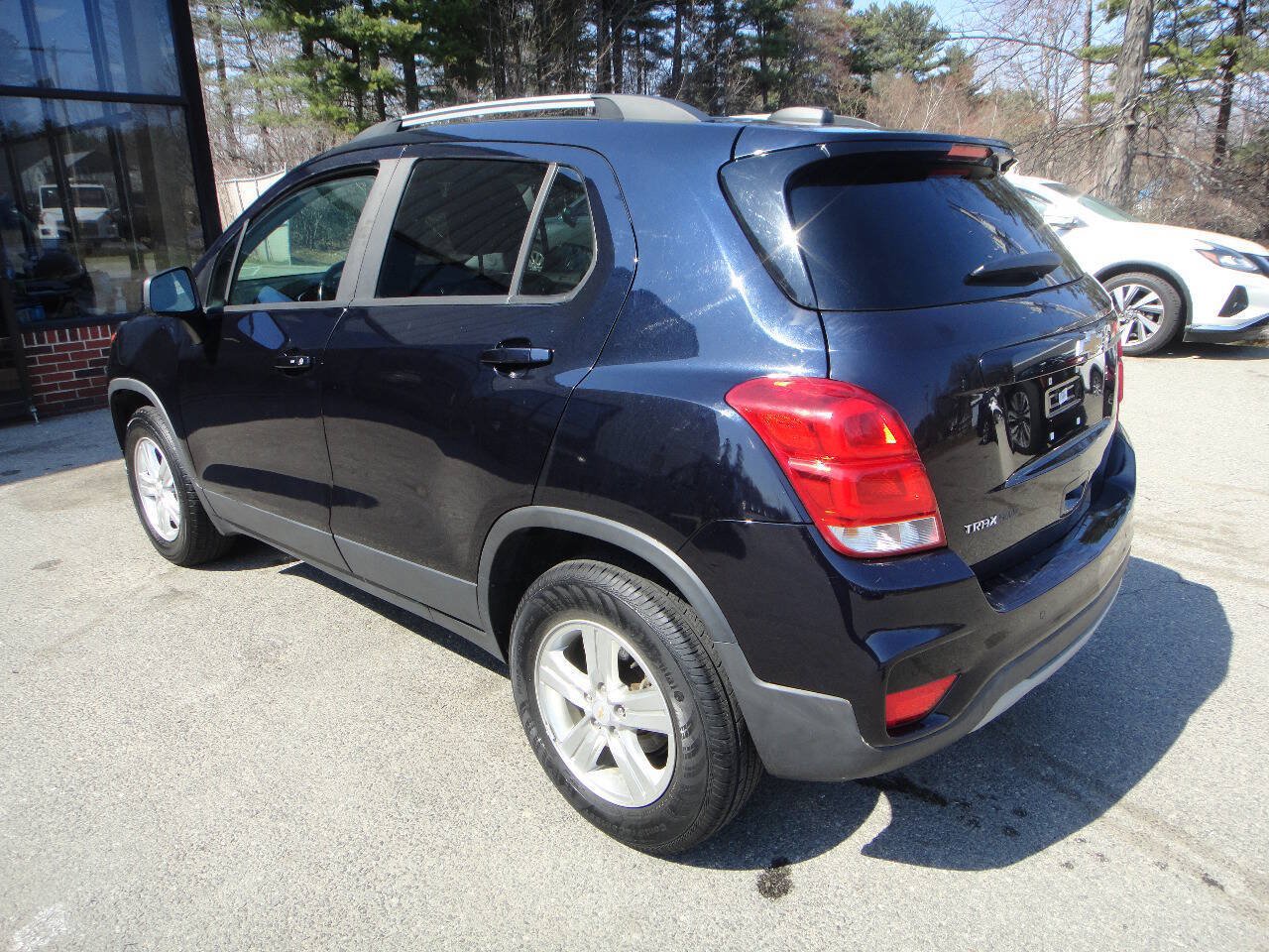 Used 2021 Chevrolet Trax LT w/ Driver Confidence Package AWD/4WD image 5